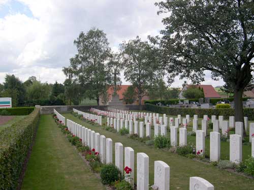 Avesnes-Le-Comte Communal Cemetery Extension, France. 
